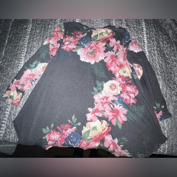 Philosophy XXL Gray Floral Tunic - Picture 4 of 4